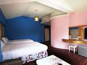 E-Ping Castle Hotel - Image 3