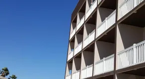 Blue Bay Inn and Suites - Image 4