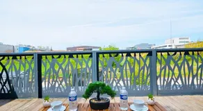 Inviting 3BR Flat w terraces&parking included - Image 5