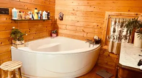 Cottage atypique avec piscine & accès au lac 6 personnes - Image 4