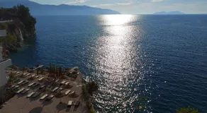 Deni Sea View Apartment - Image 2