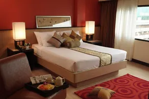Rose Hotel - Image 2