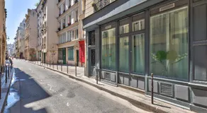 New Stunning 4 Bdrs Apt, With AC – Le Marais - Image 5