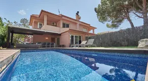 Casa con Piscina Privada, Barbacoa y Sala Juegos, Creixell - Image 4