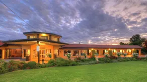 Twin Swans Motel - Image 4