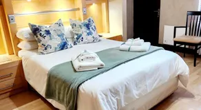 The Wooden Leg Guesthouse - Image 2