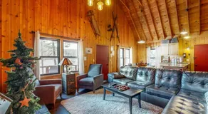 Dog-friendly waterfront cabin with lake views & access - close to slopes - Image 3