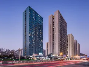 Little Apple Hotel - Image 2