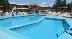TravelStar Inn & Suites - Image 4
