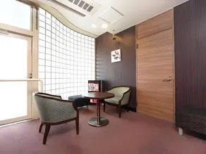 Capsule Hotel Leaves - Image 4