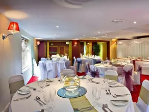 The Greyhound Hotel - Image 3