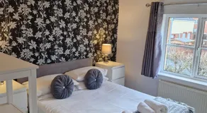 Hereford - Mayflower Coach House, Modern 2 Bedroom Property With Parking, Located South Of Hereford City, Suitable For Small Family, Couple Or Contractors - Sleeps Up To 5 Guests - Hosted by RENTMYHOUSE - Image 2