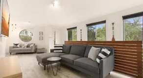 Lake House - Cosy Coastal Getaway - Image 2