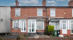 Modern 2 Bed Home in Birmingham by Amber Stays Perfect for Small Groups and Business Stays Sleep 6 - Image 3