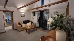 One bedroom converted barn - entire property - Image 3