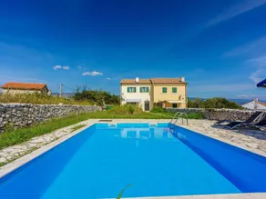 Adorable home with swimming pool and covered terrace - Image 4
