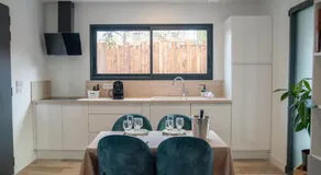Projecteur sur ma bulle - Studio Viens dans ma bulle avec JACUZZI privé - Image 2