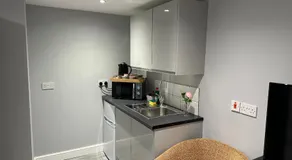 Luxury Detached Studio Apartment - Free Super Fast WiFi - Free Parking - 15 Mins from Luton Airport - Image 2