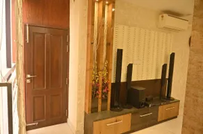 Luxury Kumbh Urban Getaway - Image 4