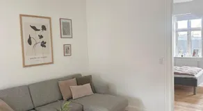 City center apartment w/ large private balcony - Image 4