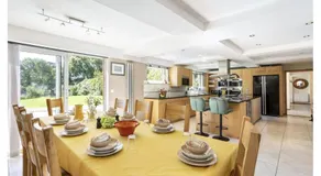 Sleeps10 18-Parking-Garden-Pool-HotTub-Balcony - Image 4