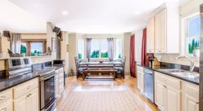 Hamptons 9BD MEGA Compound w POOL TENNIS BBALL NIGHTCLUB - Image 3