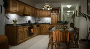 Manor Court Luxury Apartment - Image 2
