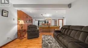 Luxurious home in Belleville - Image 2