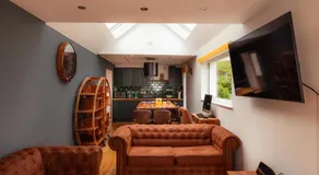 Luxurious 2 Bdrm Seaview Cottage 1 SH1 - Image 2