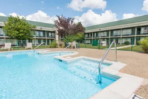 Days Inn by Wyndham Elizabethtown - Image 5