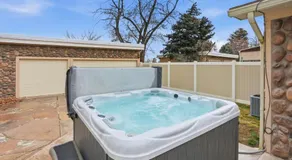 Family Game Night Getaway Hot Tub and Billiards - Image 4