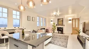 3 x Bedroom Riverside Flat with HOT TUB on Roof Terrace - Image 5