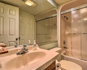 Cozy Pocono Mountain Escape - Image 5