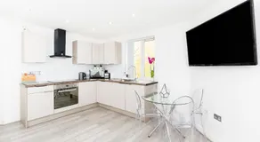 cozy stay in Birmingham by the Canal !! - Image 5