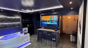 L'Écrin Beige - Immersive suite with private Jacuzzi - Image 2