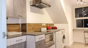 Cosy Studio Apartment in Town Centre - Image 4