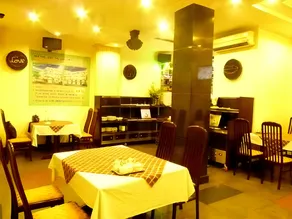 The Sun Hotel - Image 2