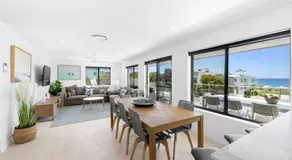 Crystal Shores Sunshine Beach - Image 2