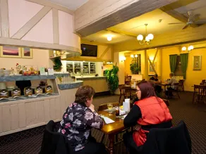Balmoral Motor Inn - Image 5