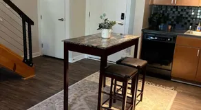 Uptown Townhouse Studio Apartment -WiFi-10 min walk to Spectrum Center - Image 5
