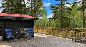 Timber cottages with jacuzzi and sauna near lake Vänern - Image 2
