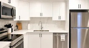 Modern 2BR Private Suite in SW Calgary - Image 3