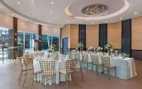 Summit Hotel Magnolia - Image 4