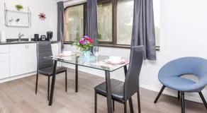 Queen Suite Perfect Location with AC & Heat - Image 3