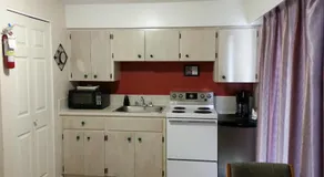 Edgewater Motel - Image 5