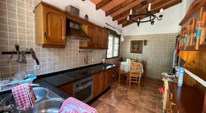 Farmhouse surrounded by centenary olive trees - Image 4