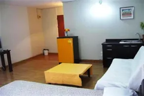Charmante chambre chez l'habitant adaptée aux familles avec jardin | Vue ville - Image 4