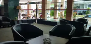 Paradise Hotel - Image 2