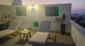 Girne Merkezde Geniş Teraslı Havuzlu Daire - Image 4