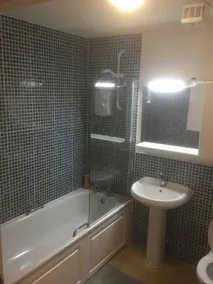 Gorgeous Marina 2 Bed Apartment - Image 2